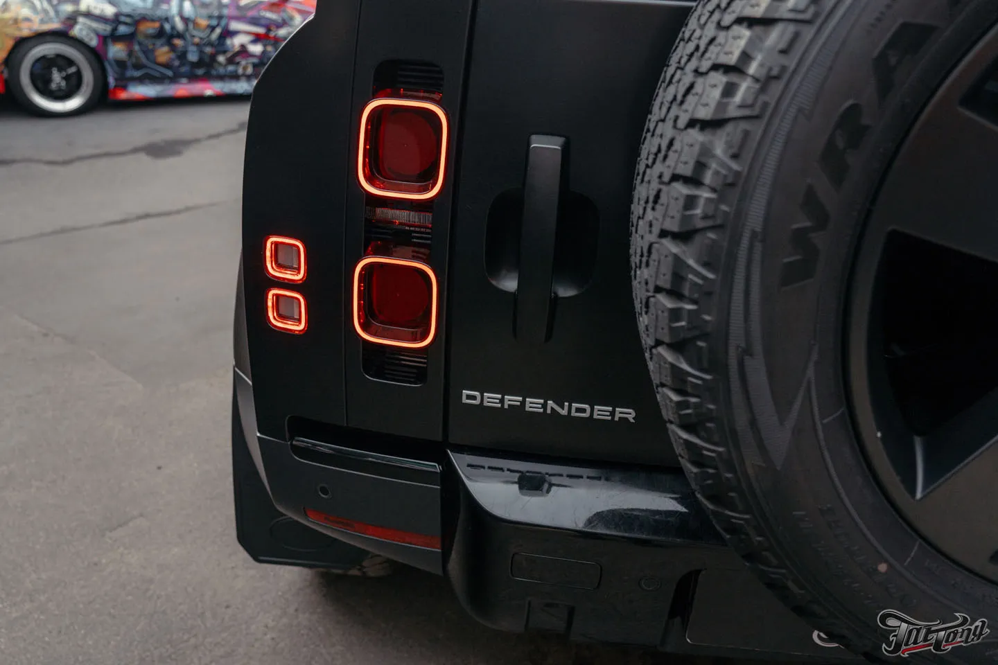 Изготовили ложемент вместо 3 ряда сидений для Land Rover Defender